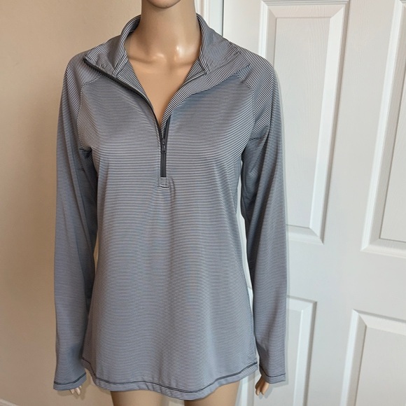 Under Armour Tops - NWT Under Armour Women's Gray Striped Long Sleeves Shirt Size S/M.